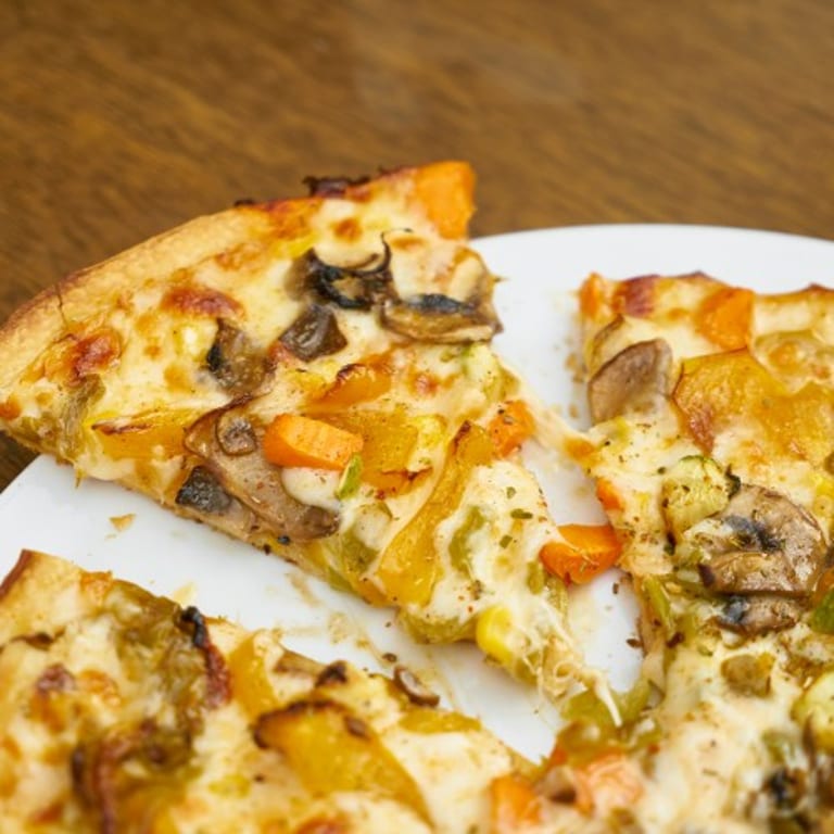Buffalo Chicken Pizza: A Spicy Slice Favorite